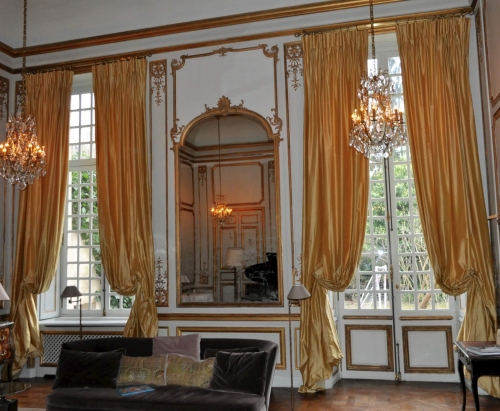 Tapissier décorateur à Paris, rideaux de luxe sur mesure pour hôtel particulier
