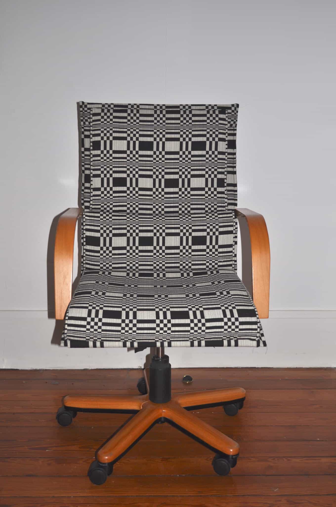 Rénover fauteuil design, retapisser fauteuils, tissu Doris Johanna Gullichsen