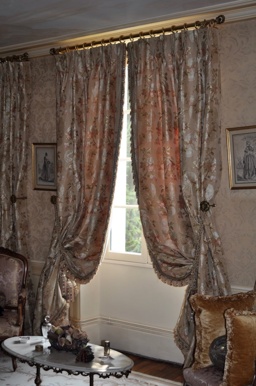 Tapissier décorateur Paris, rideaux en soie sur mesure, rideaux luxe, tissu Lelièvre