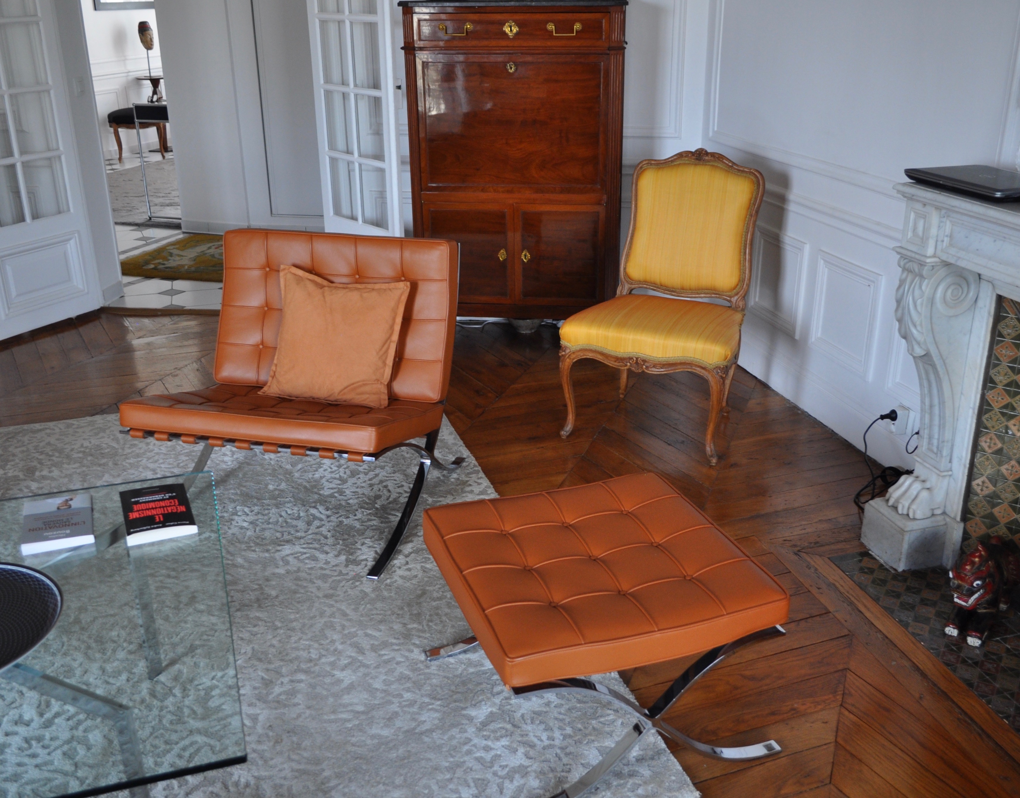 Tapissier Paris haut de gamme, refaire chaise Louis XV, fauteuil knoll