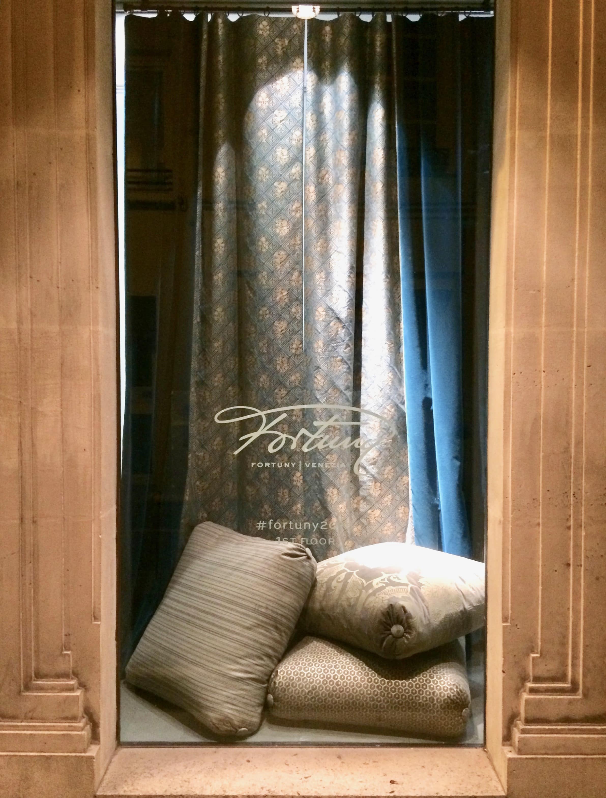 Fortuny fabric tissu Paris upholster tapissier ile de france